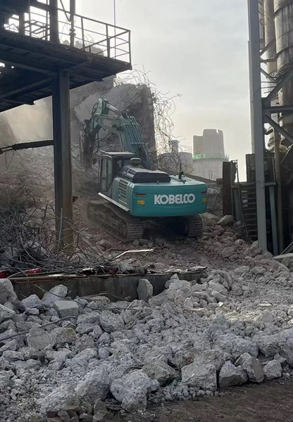 烟囱拆除，水塔拆除