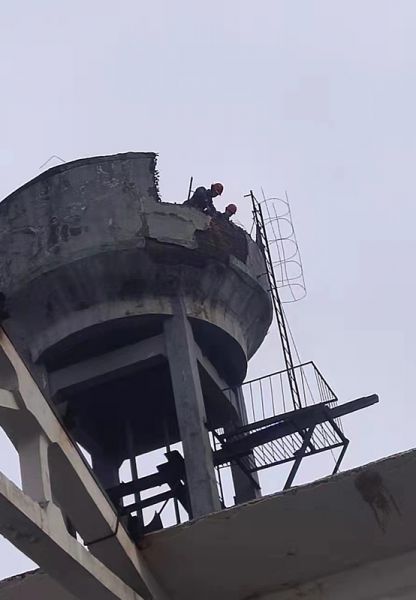 烟囱拆除，水塔拆除